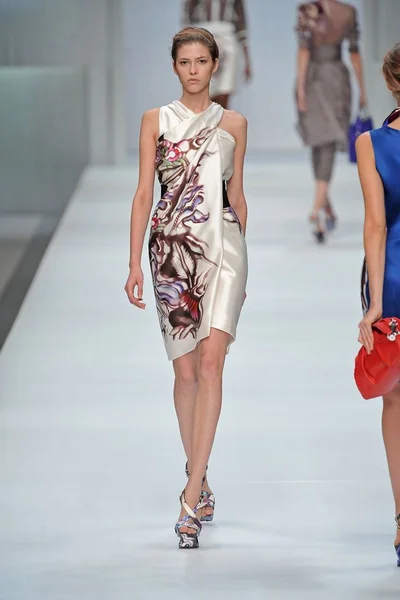 Look 32